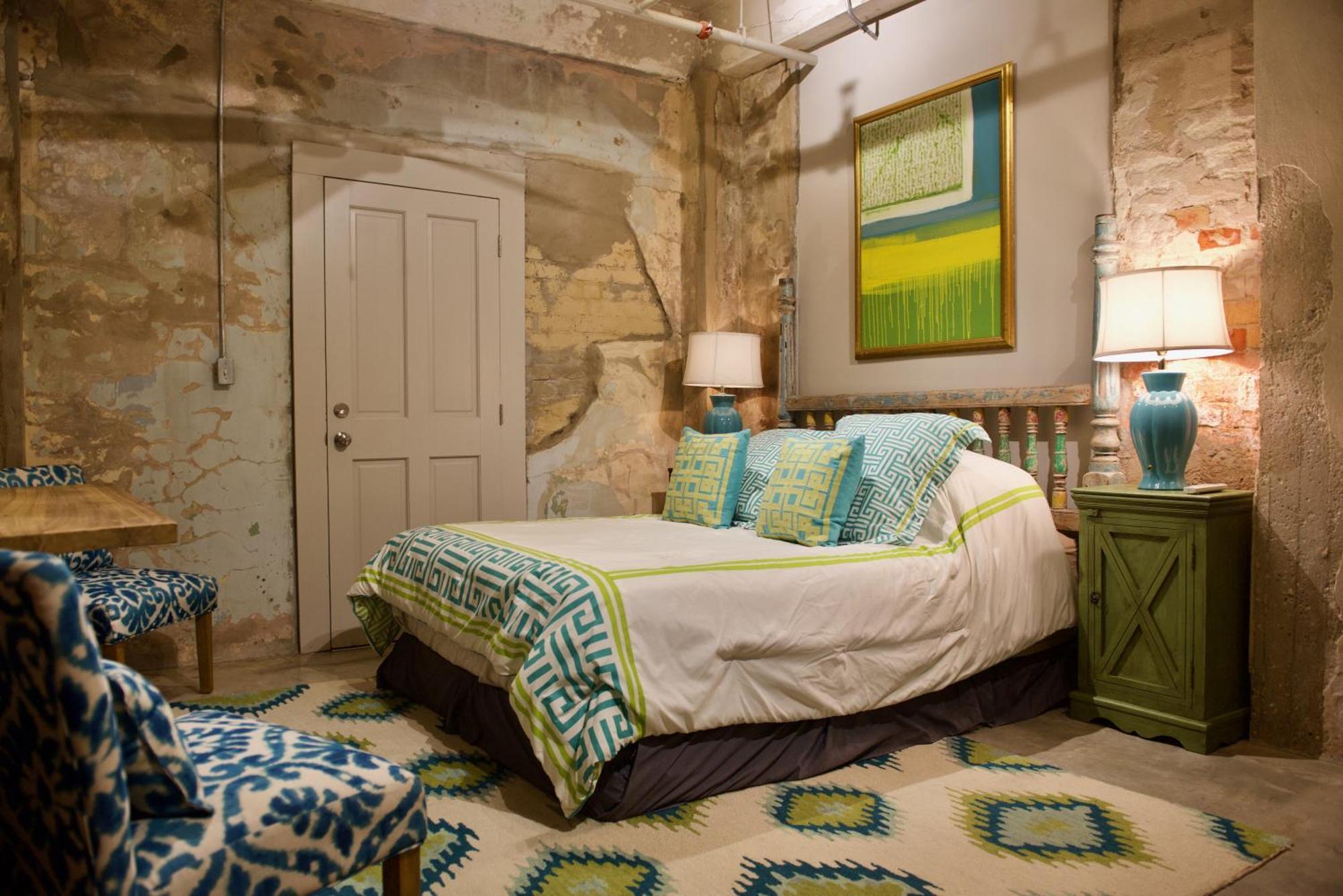 Very Close To French Quarter 2bed